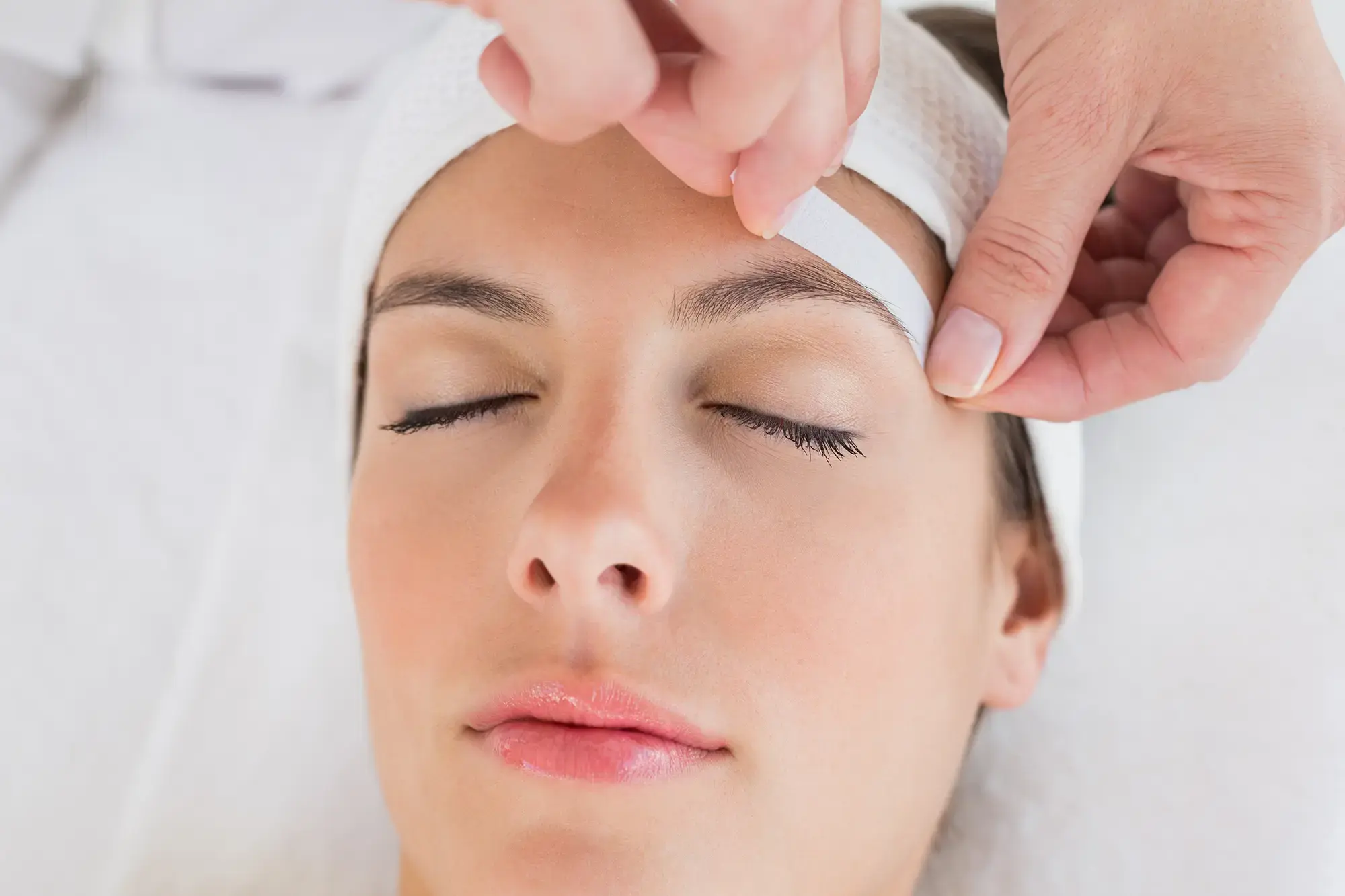 The process of eyebrow waxing